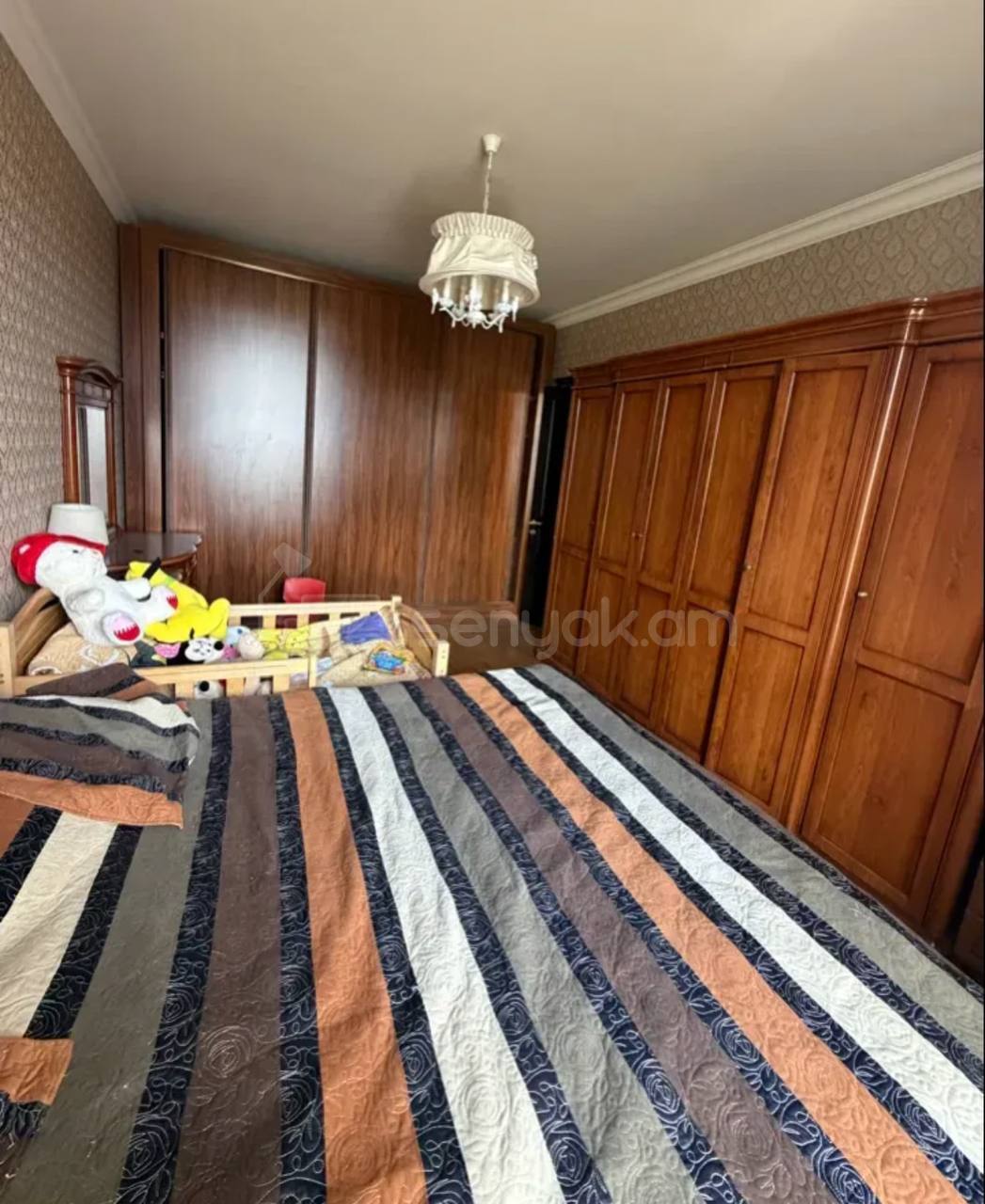 3 Սենյականոց Բնակարան Քարե Շենքում, 105քմ, 3/4 հարկ, Կապիտալ Վերանորոգված, Կահավորված