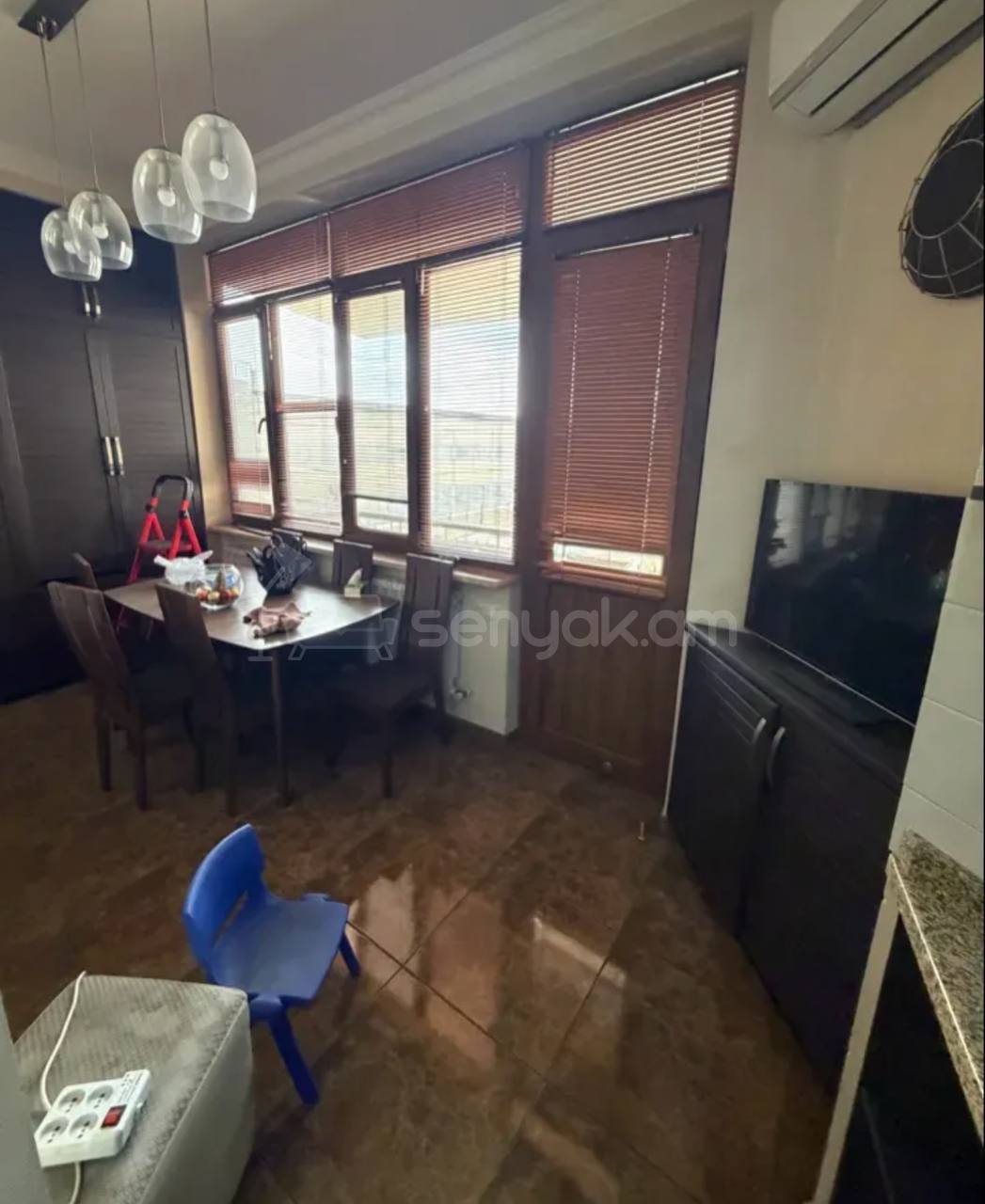 3 Սենյականոց Բնակարան Քարե Շենքում, 105քմ, 3/4 հարկ, Կապիտալ Վերանորոգված, Կահավորված