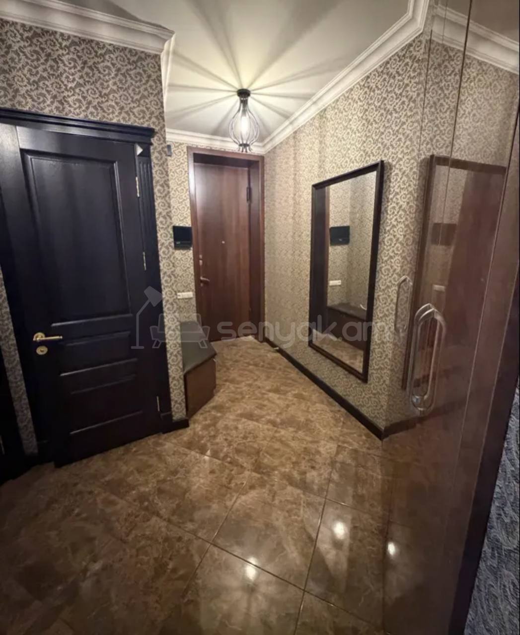 3 Սենյականոց Բնակարան Քարե Շենքում, 105քմ, 3/4 հարկ, Կապիտալ Վերանորոգված, Կահավորված