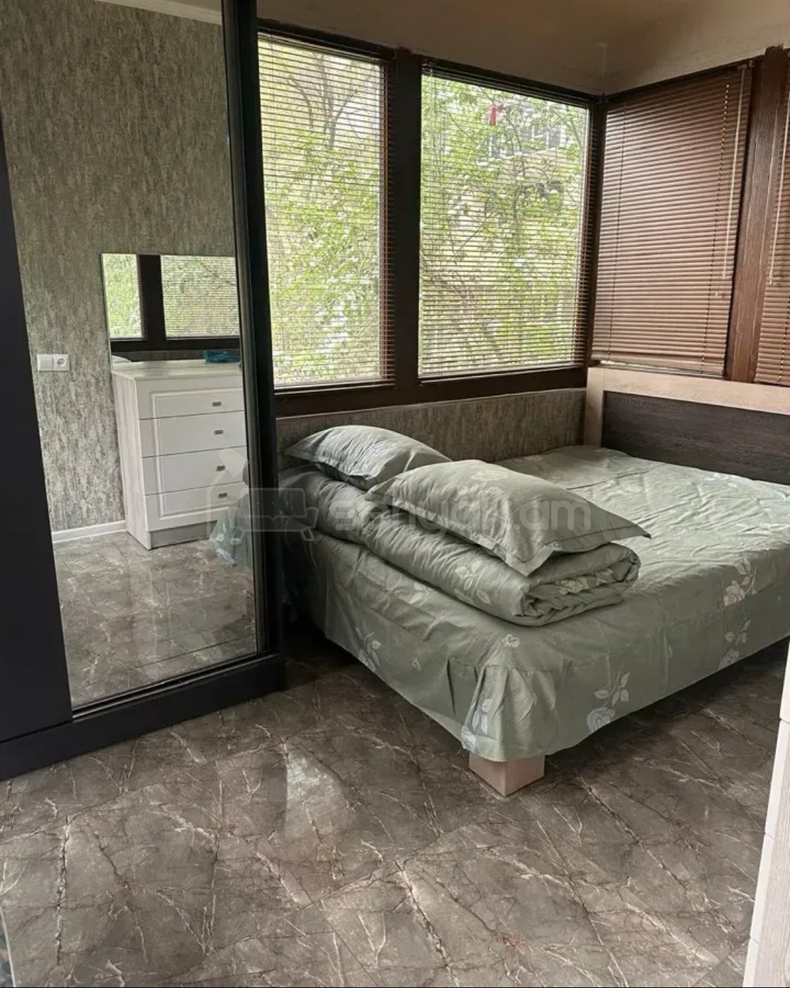 3 Սենյականոց Բնակարան Քարե Շենքում, 80քմ, 1/4 հարկ, Կապիտալ Վերանորոգված, Կահավորված