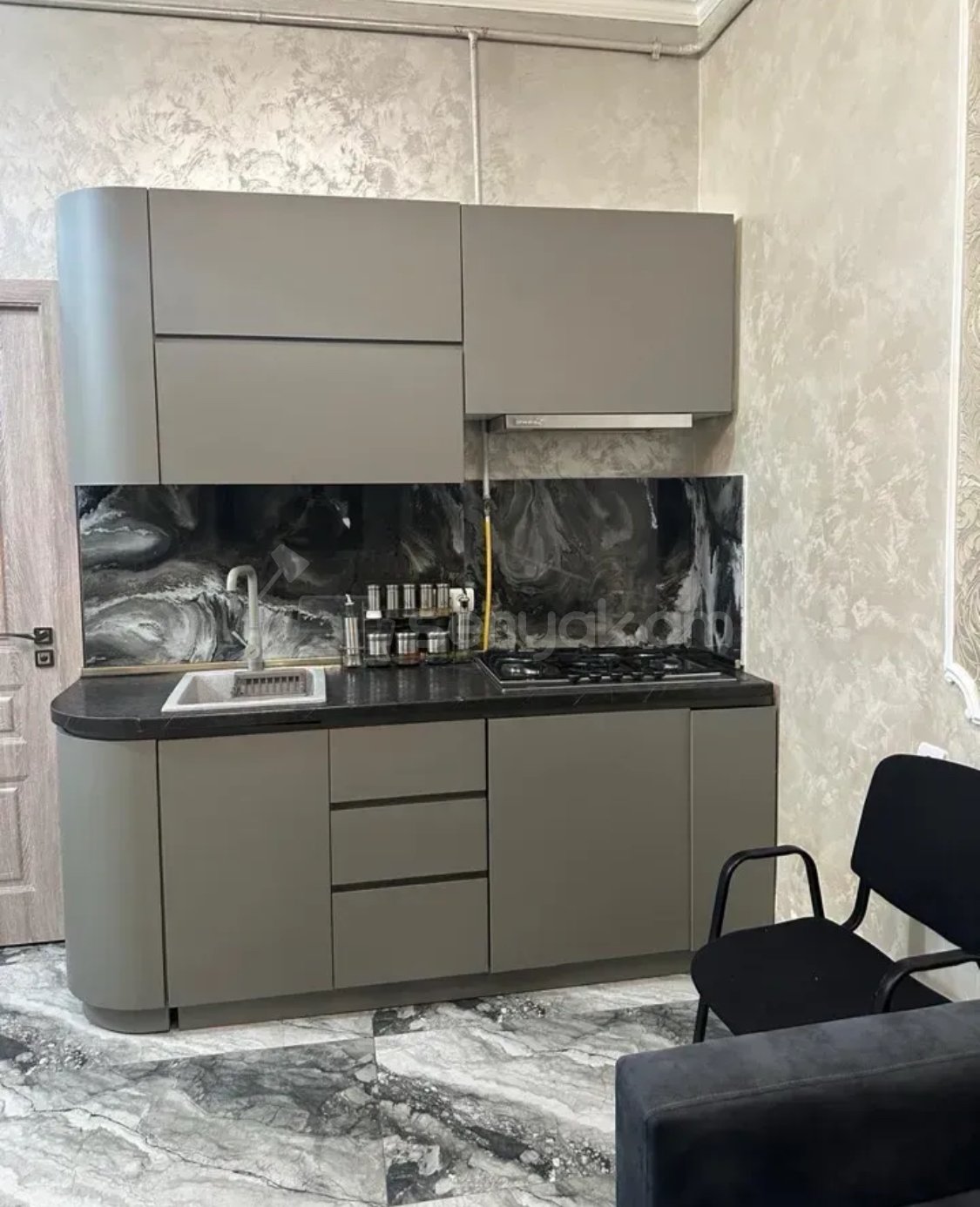 3 Սենյականոց Բնակարան Քարե Շենքում, 80քմ, 1/4 հարկ, Կապիտալ Վերանորոգված, Կահավորված