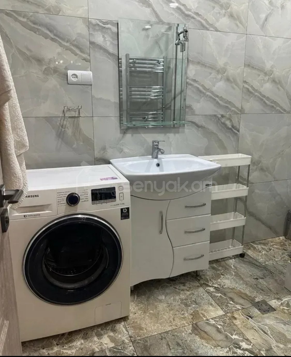 3 Սենյականոց Բնակարան Քարե Շենքում, 80քմ, 1/4 հարկ, Կապիտալ Վերանորոգված, Կահավորված