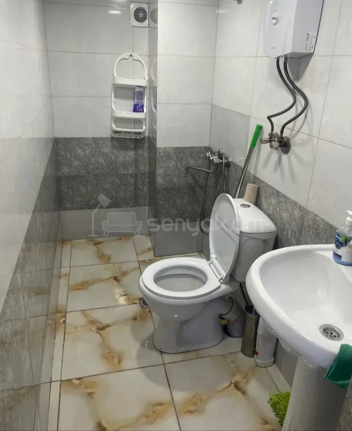 1 Սենյականոց Բնակարան Քարե Շենքում, 46քմ, 1/1 հարկ, Նորմալ Վիճակում, Կահավորված