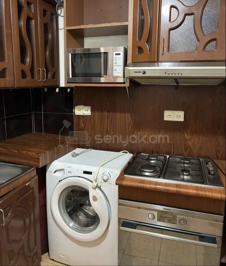 2 Սենյականոց Բնակարան Քարե Շենքում, 56քմ, 3/5 հարկ, Նորմալ Վիճակում, Կահավորված
