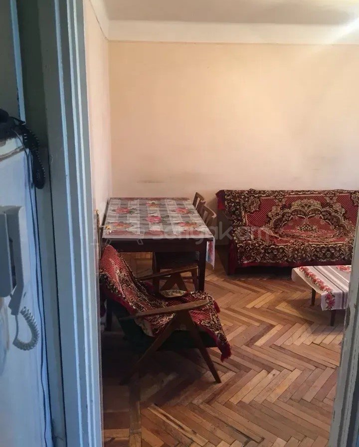 1 Սենյականոց Բնակարան Քարե Շենքում, 35քմ, 4/5 հարկ, Պետական Վիճակում
