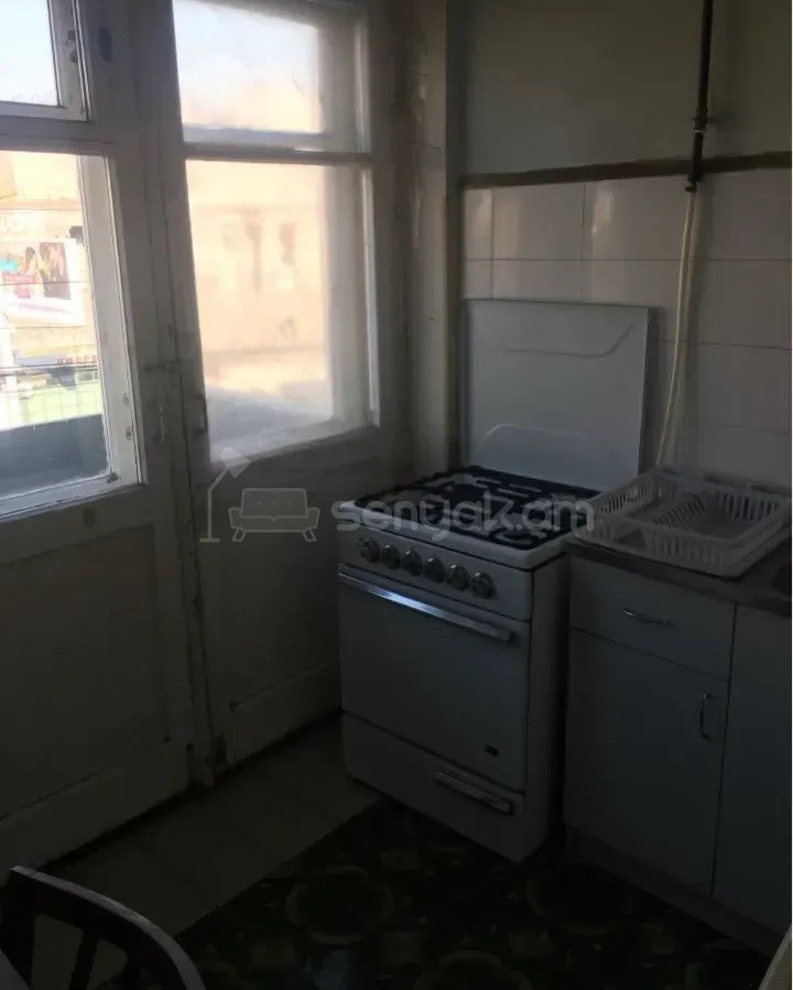 1 Սենյականոց Բնակարան Քարե Շենքում, 35քմ, 4/5 հարկ, Պետական Վիճակում