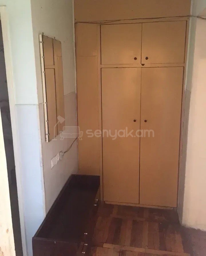 1 Սենյականոց Բնակարան Քարե Շենքում, 35քմ, 4/5 հարկ, Պետական Վիճակում