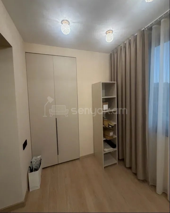 3 Սենյականոց Բնակարան Քարե Շենքում, 65քմ, 4/5 հարկ, Կապիտալ Վերանորոգված