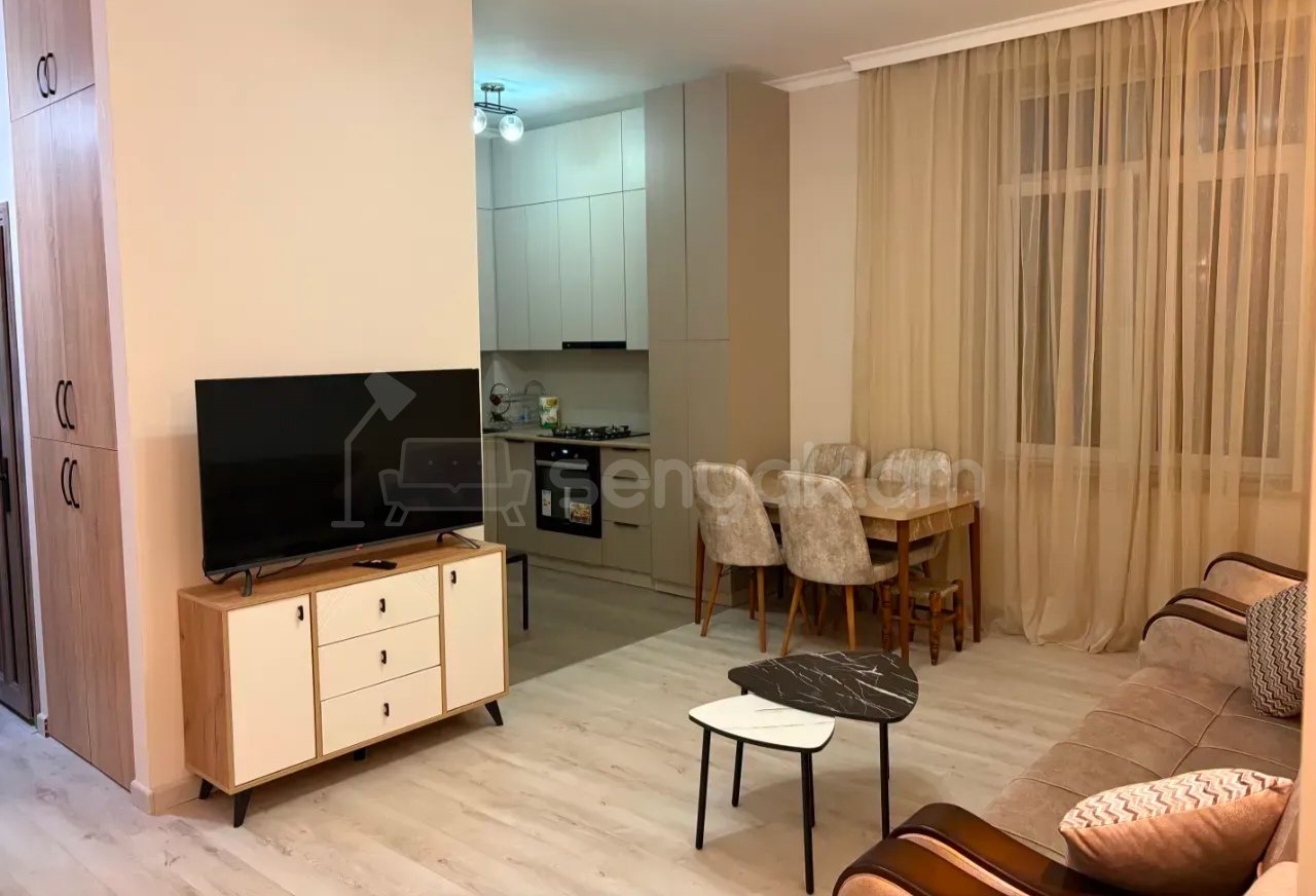 3 Սենյականոց Բնակարան Քարե Շենքում, 70քմ, 2/5 հարկ, Նորմալ Վիճակում, Կահավորված