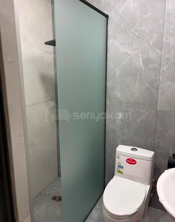 3 Սենյականոց Բնակարան Քարե Շենքում, 70քմ, 2/5 հարկ, Նորմալ Վիճակում, Կահավորված