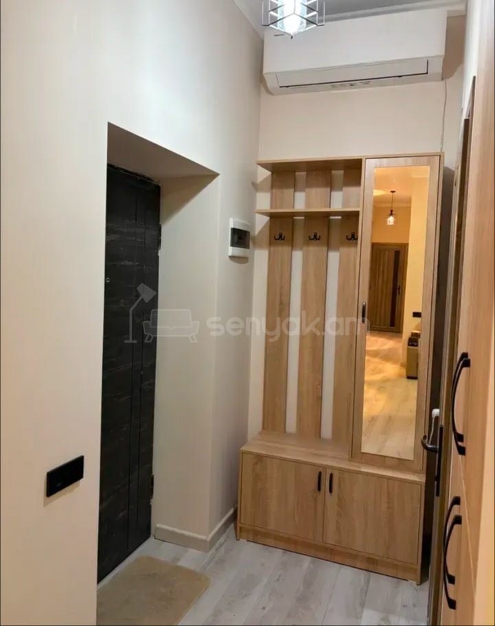 3 Սենյականոց Բնակարան Քարե Շենքում, 70քմ, 2/5 հարկ, Նորմալ Վիճակում, Կահավորված