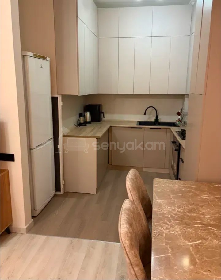 3 Սենյականոց Բնակարան Քարե Շենքում, 70քմ, 2/5 հարկ, Նորմալ Վիճակում, Կահավորված