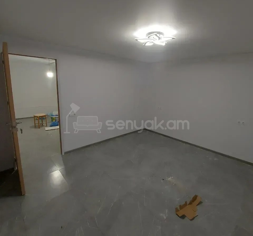 3 Սենյականոց Բնակարան Քարե Շենքում, 70քմ, 1/5 հարկ, Նորմալ Վիճակում, Կահավորված