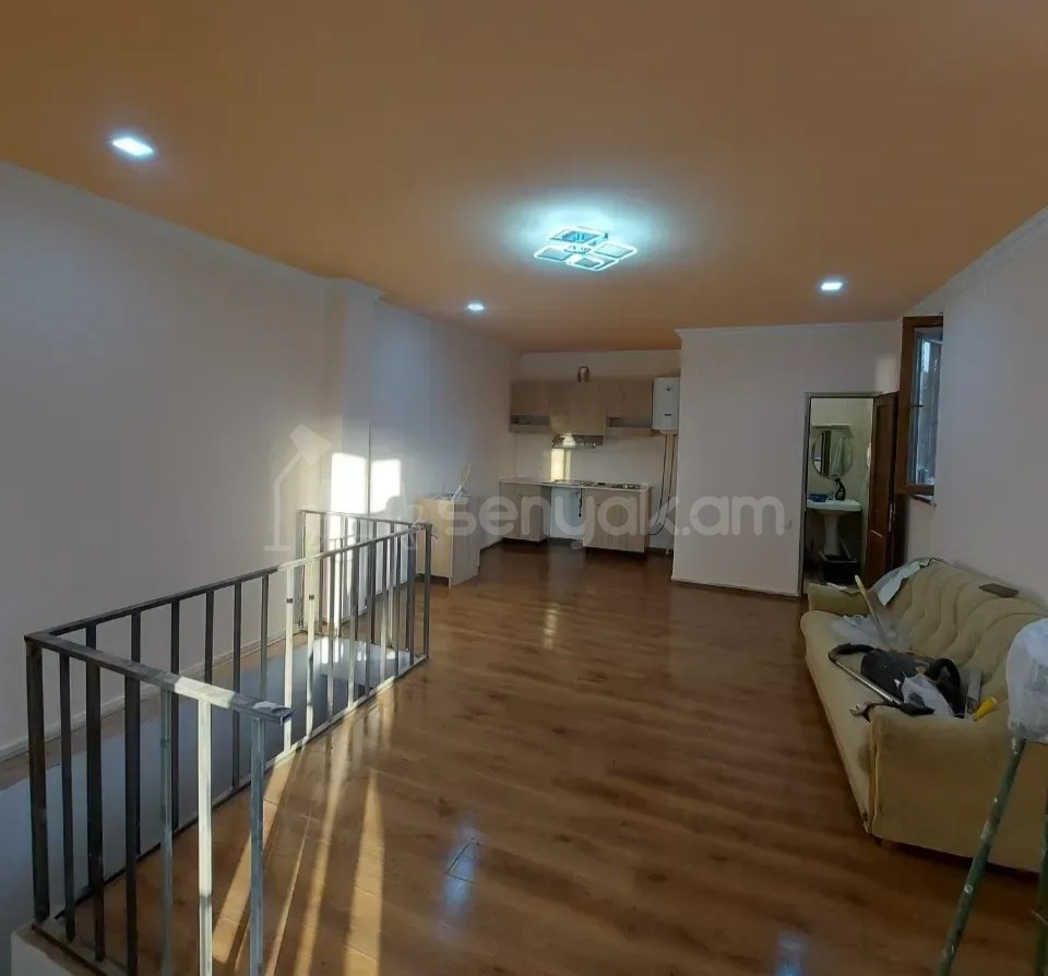 3 Սենյականոց Բնակարան Քարե Շենքում, 70քմ, 1/5 հարկ, Նորմալ Վիճակում, Կահավորված