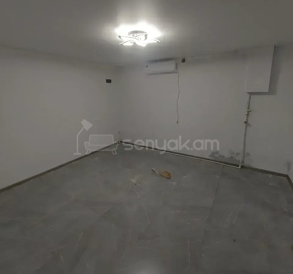 3 Սենյականոց Բնակարան Քարե Շենքում, 70քմ, 1/5 հարկ, Նորմալ Վիճակում, Կահավորված