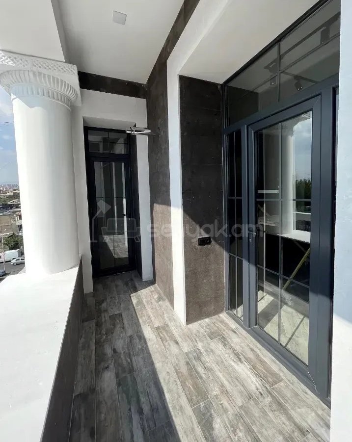 3 Սենյականոց Բնակարան Քարե Շենքում, 64քմ, 4/4 հարկ, Դիզայներական Վերանորոգված, Կահավորված, Արևկող