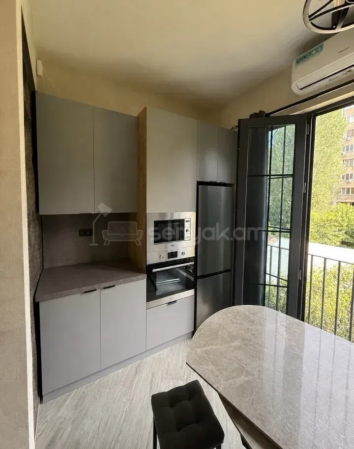 2 Սենյականոց Բնակարան Քարե Շենքում, 43քմ, 4/5 հարկ, Կապիտալ Վերանորոգված