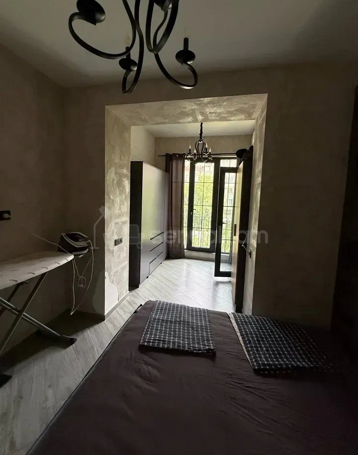 2 Սենյականոց Բնակարան Քարե Շենքում, 43քմ, 4/5 հարկ, Կապիտալ Վերանորոգված