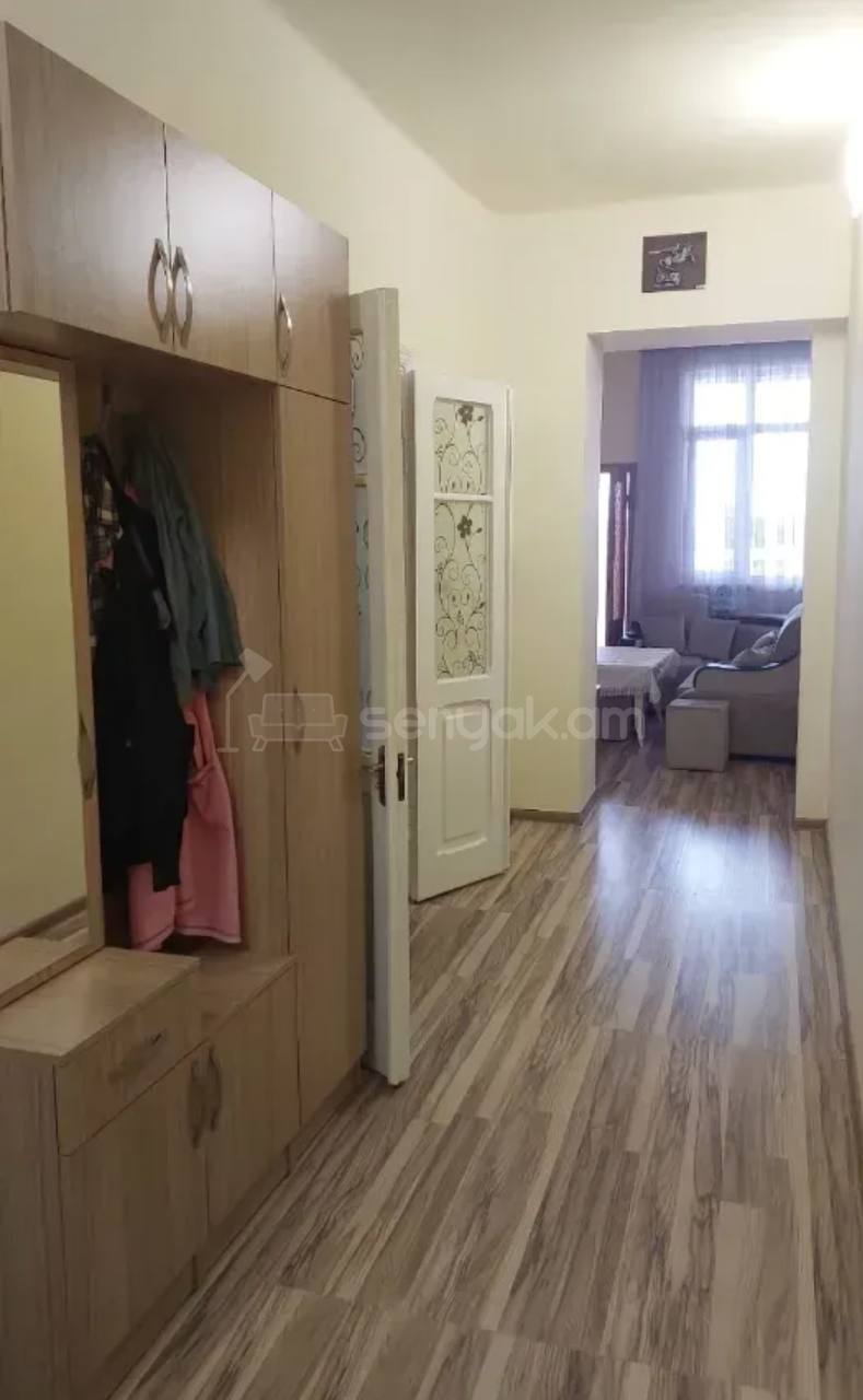 3 Սենյականոց Բնակարան Քարե Շենքում, 69քմ, 4/4 հարկ, Կապիտալ Վերանորոգված