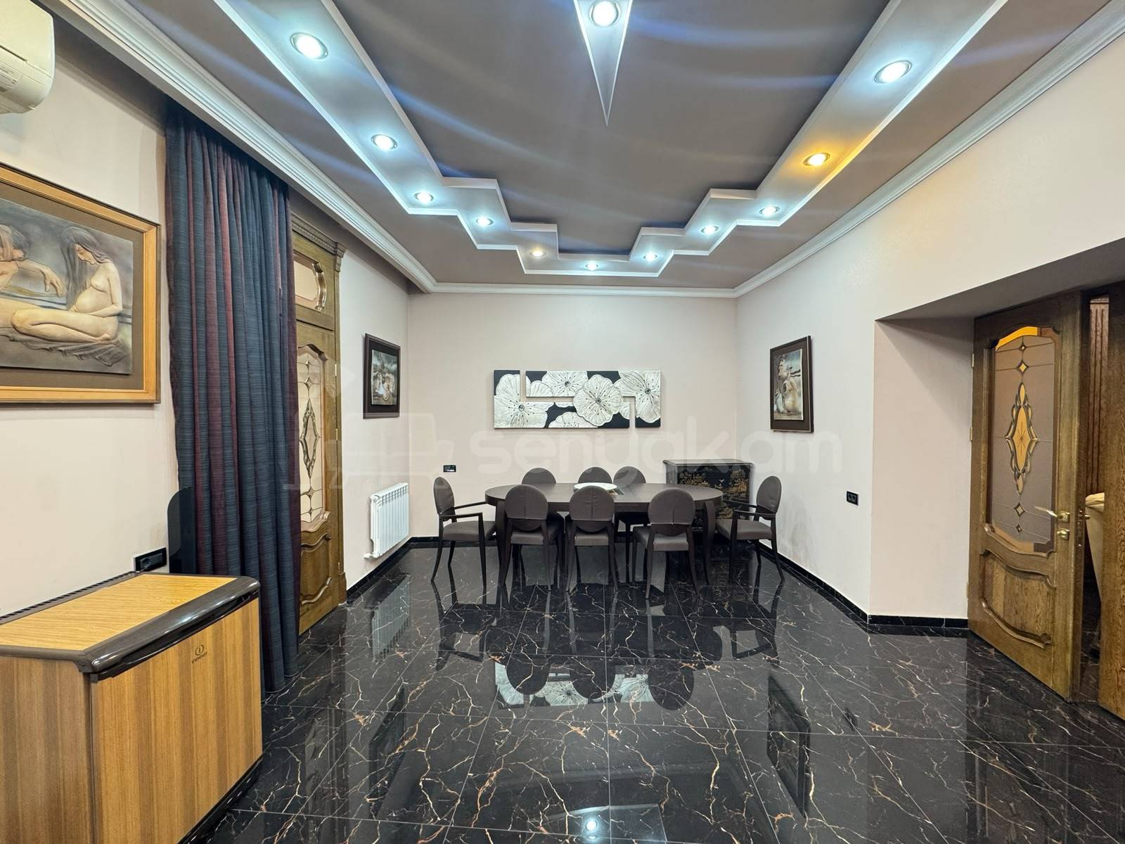 3 Սենյականոց Բնակարան Քարե Շենքում, 168քմ, 2/4 հարկ, Կապիտալ Վերանորոգված