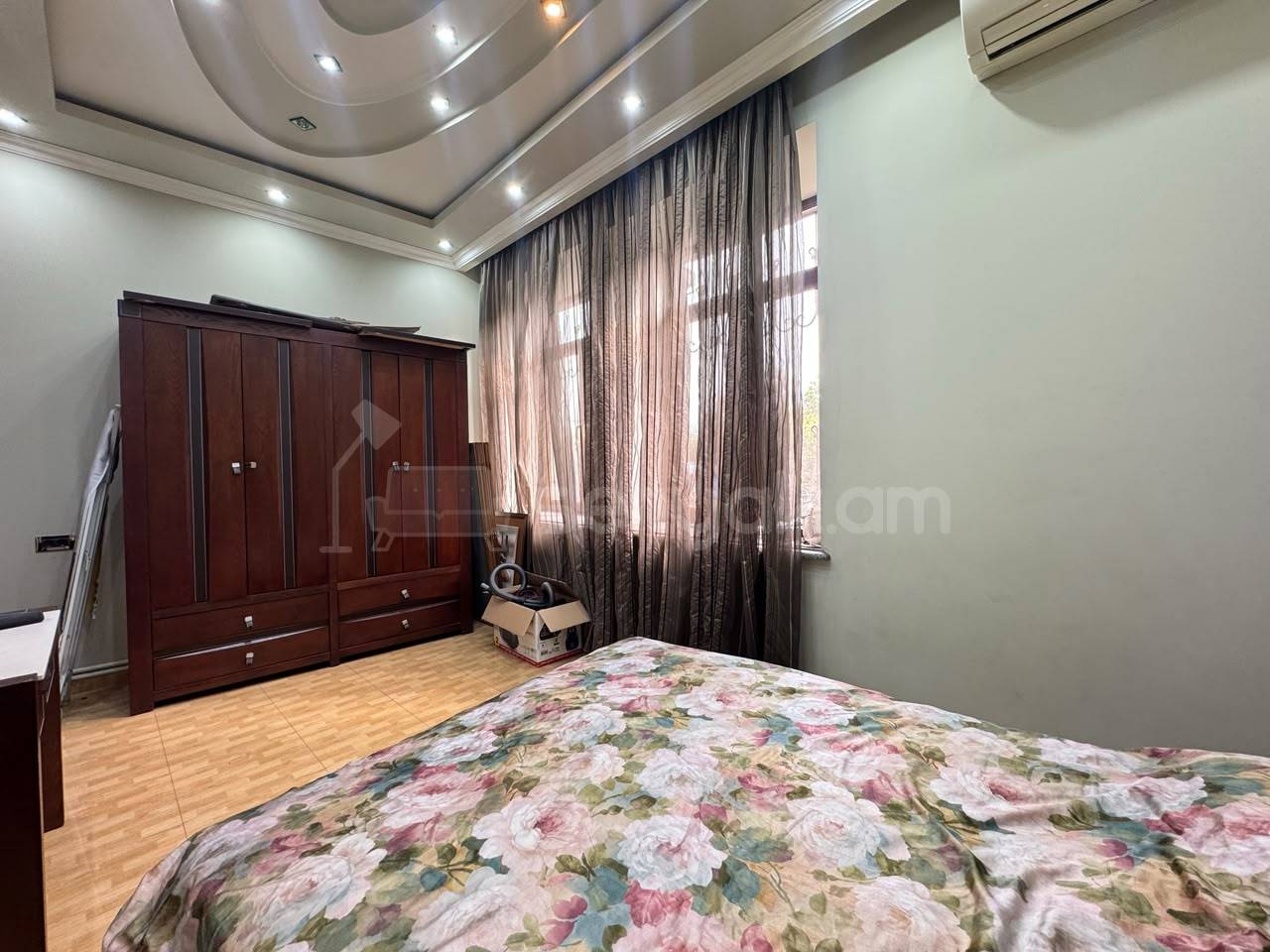 3 Սենյականոց Բնակարան Քարե Շենքում, 168քմ, 2/4 հարկ, Կապիտալ Վերանորոգված