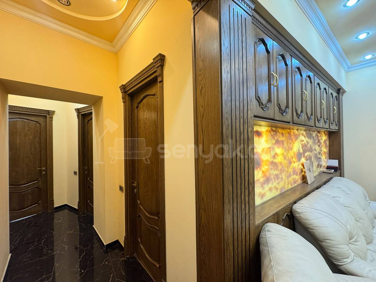 3 Սենյականոց Բնակարան Քարե Շենքում, 168քմ, 2/4 հարկ, Կապիտալ Վերանորոգված