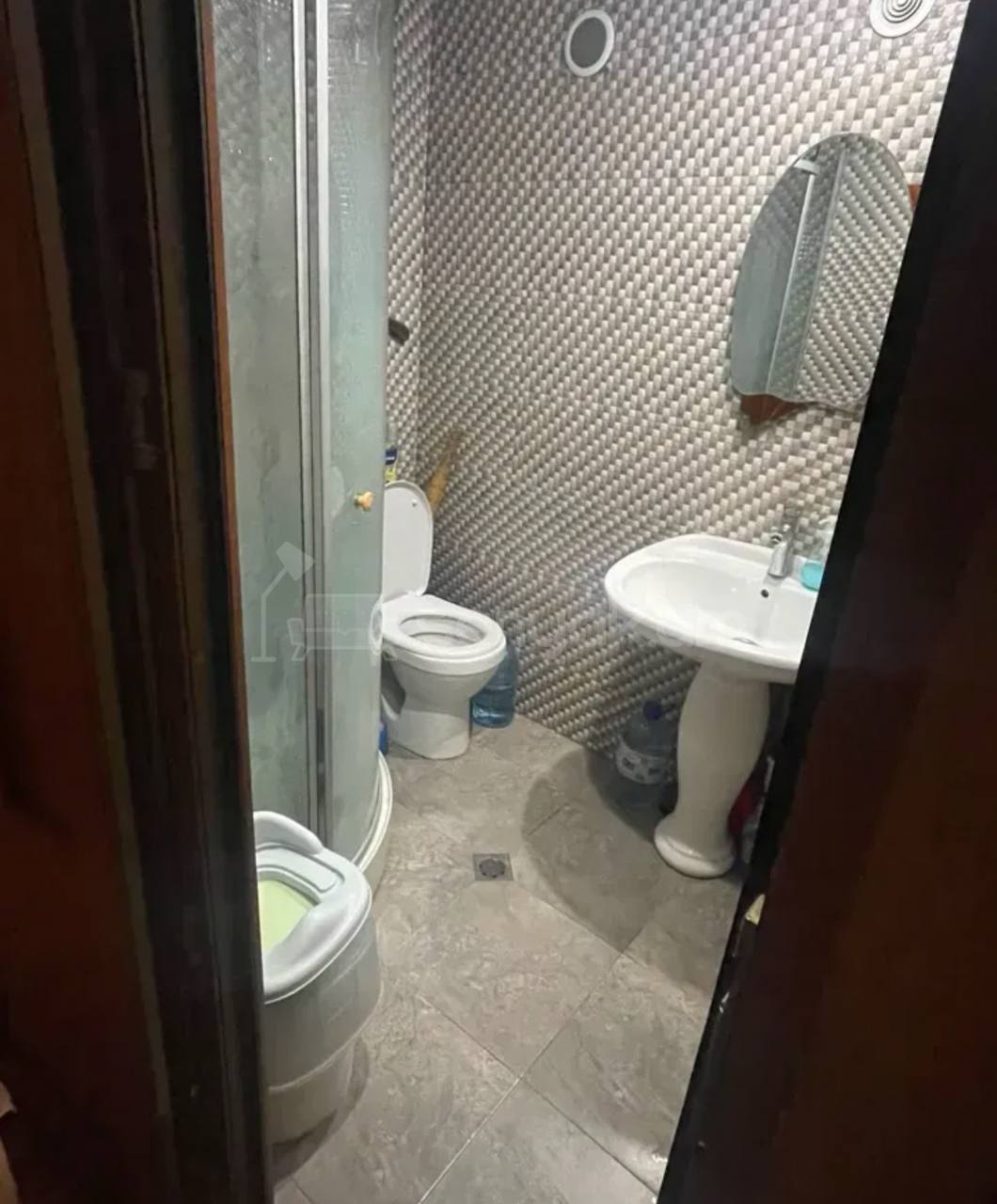3 Սենյականոց Բնակարան Քարե Շենքում, 62քմ, 3/5 հարկ, Կապիտալ Վերանորոգված
