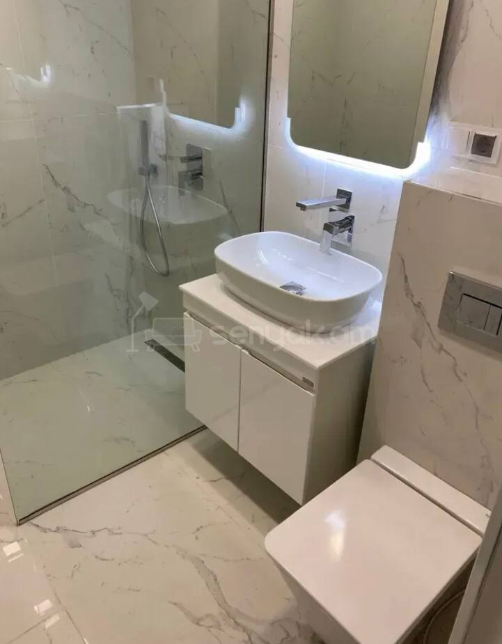 3 Սենյականոց Բնակարան Քարե Շենքում, 98քմ, 2/5 հարկ, Կապիտալ Վերանորոգված, Կահավորված