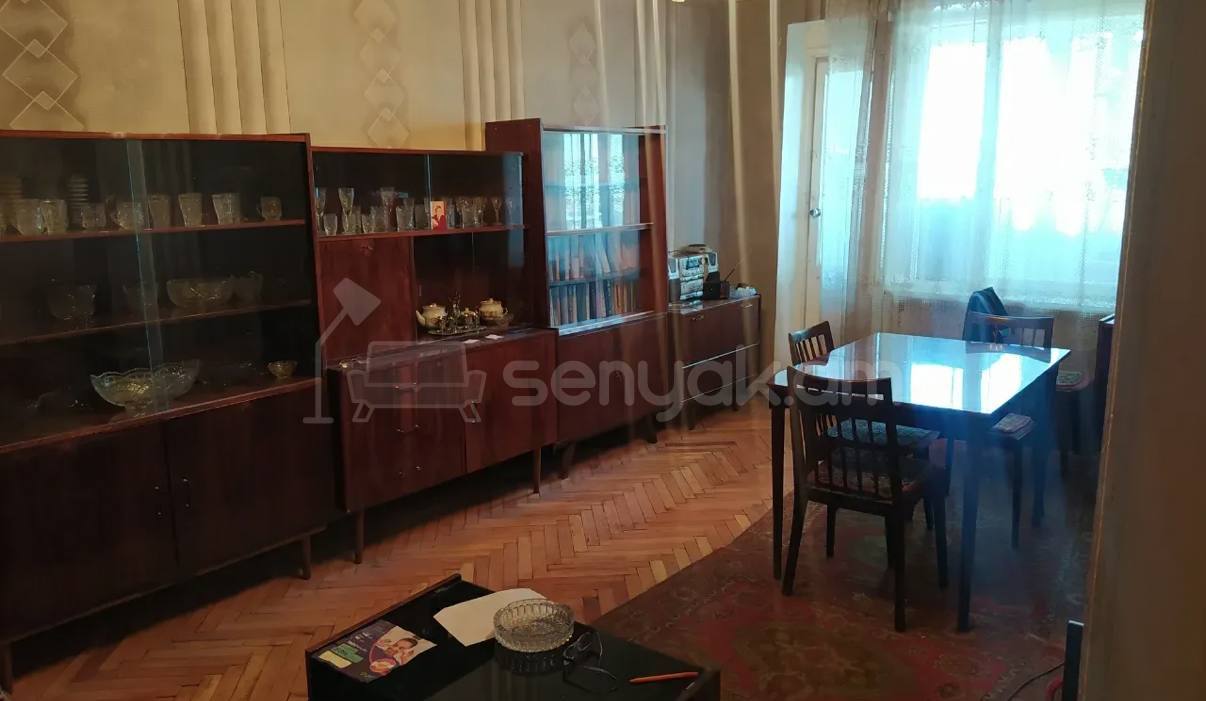 3 Սենյականոց Բնակարան Քարե Շենքում, 78քմ, 5/5 հարկ, Պետական Վիճակում