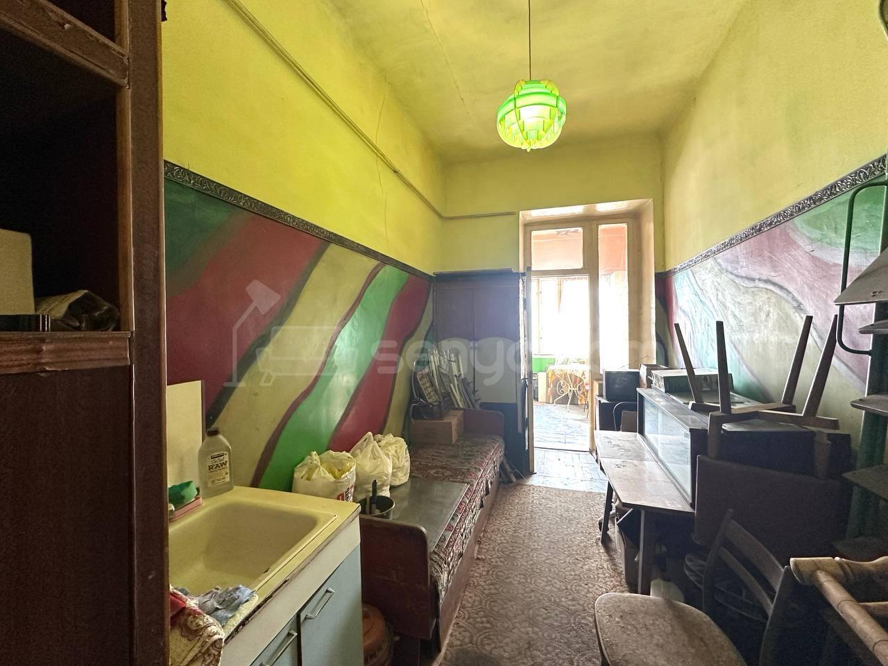3 Սենյականոց Բնակարան Քարե Շենքում, 91քմ, 4/4 հարկ, Պետական Վիճակում