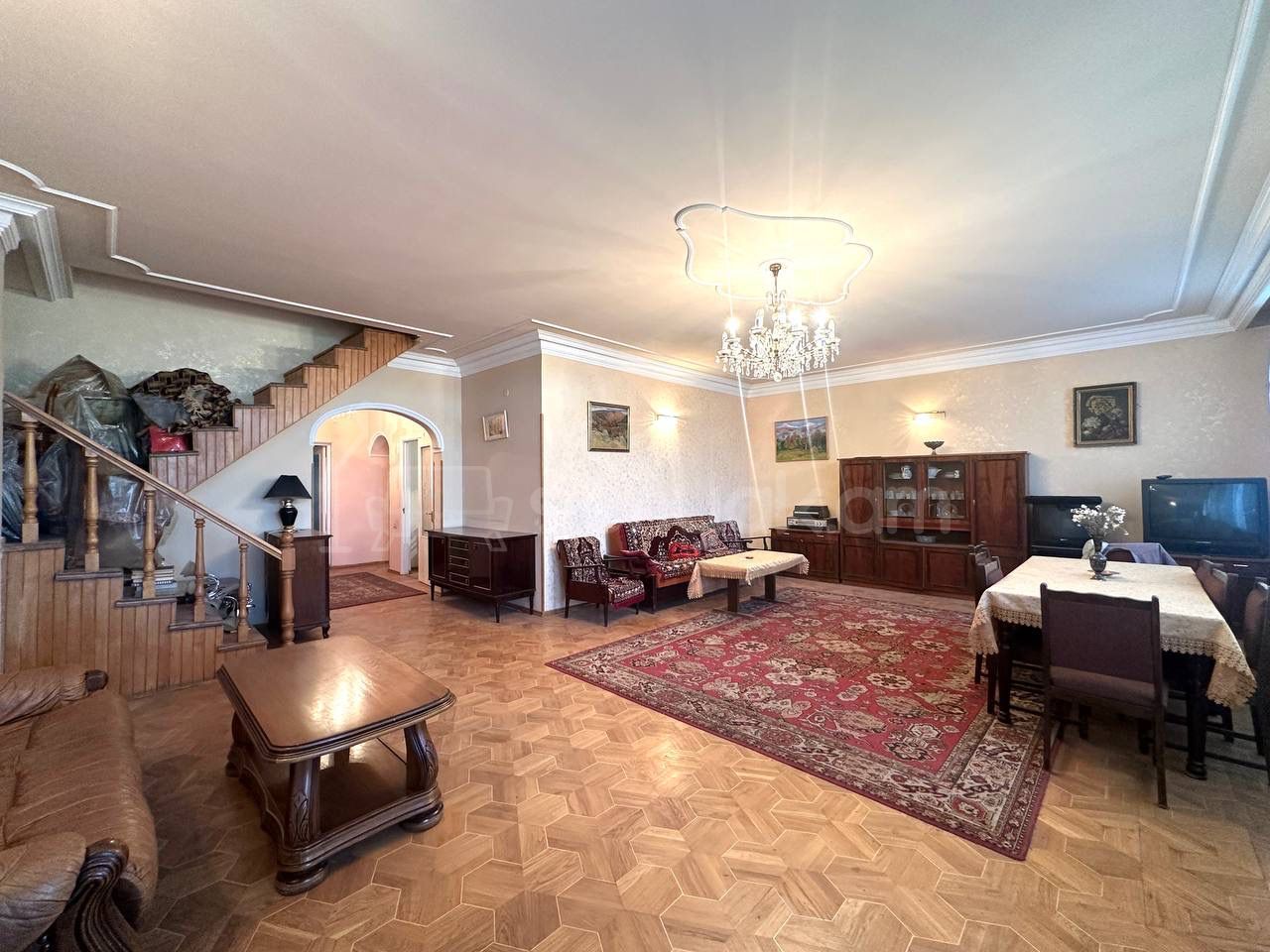 8 Սենյականոց Սեփական Տուն, 390քմ, Նորմալ Վիճակում, Ավտոտնակով
