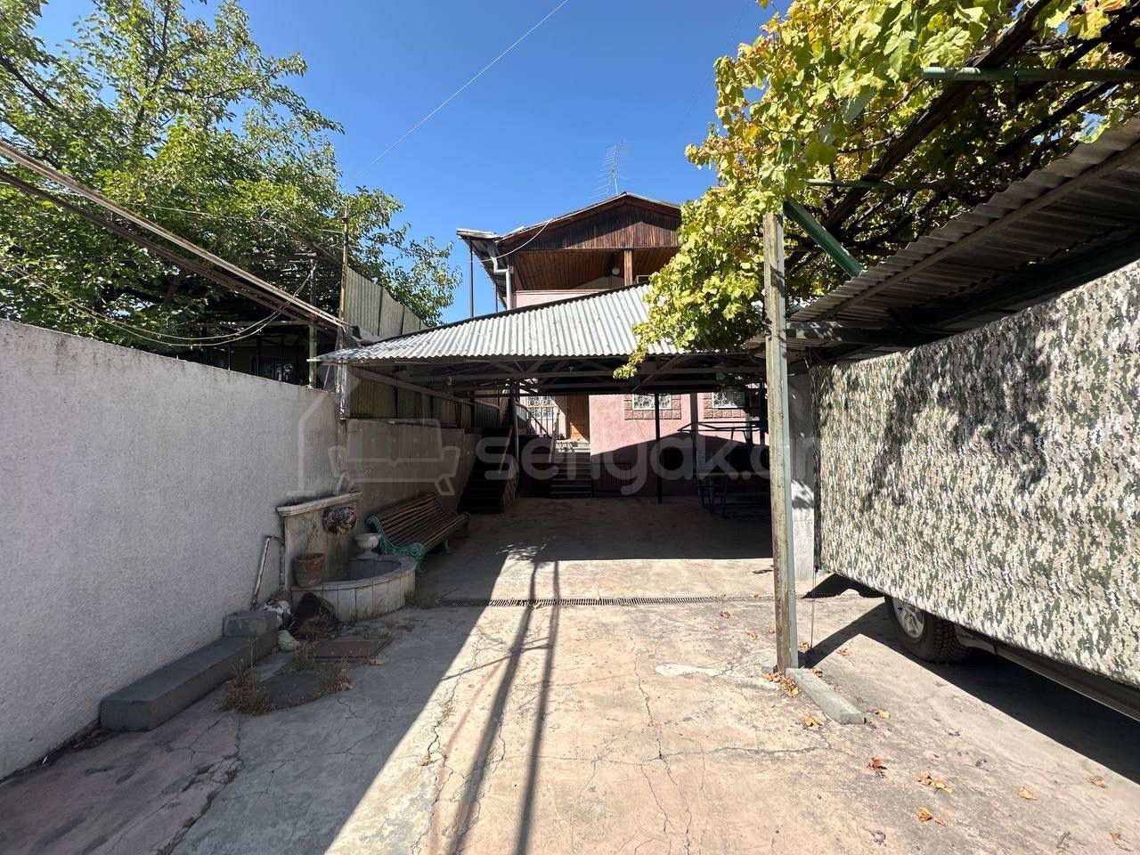 8 Սենյականոց Սեփական Տուն, 390քմ, Նորմալ Վիճակում, Ավտոտնակով