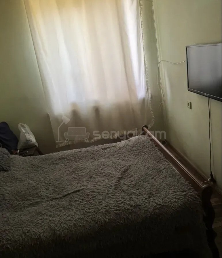 3 Սենյականոց Բնակարան Քարե Շենքում, 70քմ, 5/5 հարկ, Նորմալ Վիճակում
