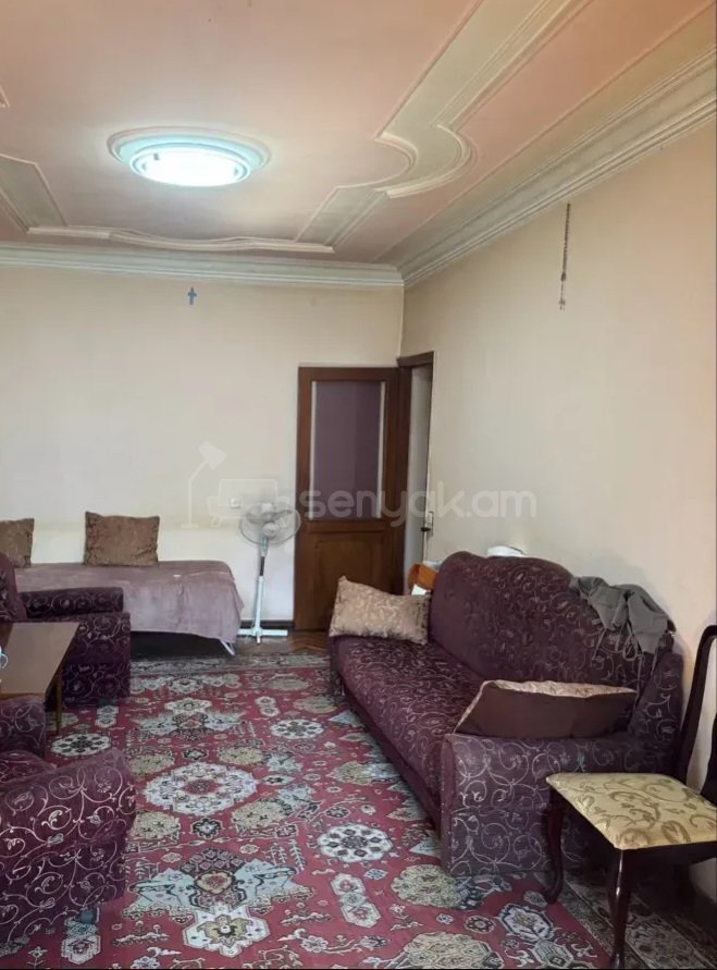 3 Սենյականոց Բնակարան Քարե Շենքում, 70քմ, 5/5 հարկ, Նորմալ Վիճակում