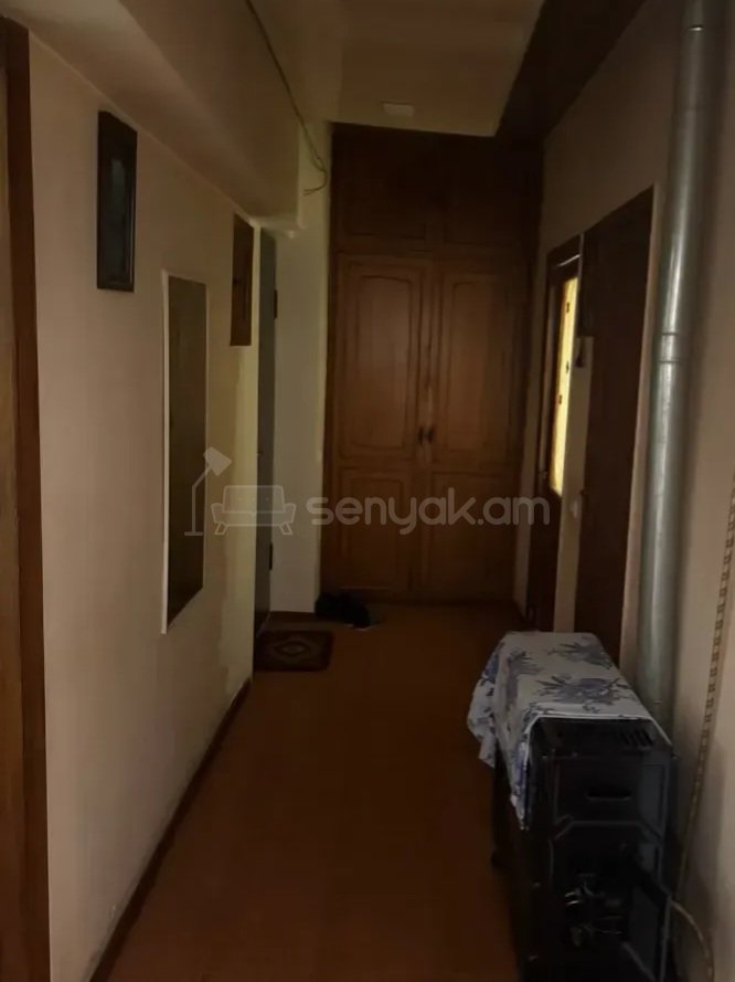 3 Սենյականոց Բնակարան Քարե Շենքում, 70քմ, 5/5 հարկ, Նորմալ Վիճակում