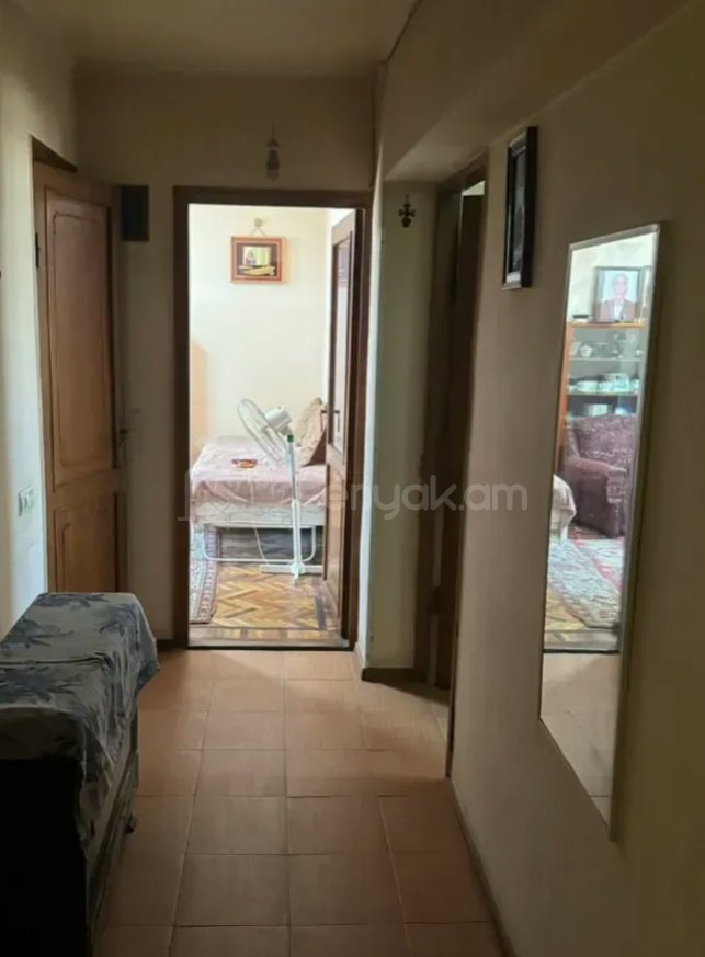 3 Սենյականոց Բնակարան Քարե Շենքում, 70քմ, 5/5 հարկ, Նորմալ Վիճակում