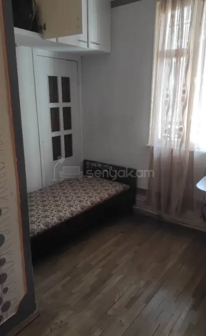 3 Սենյականոց Բնակարան Քարե Շենքում, 73քմ, 2/5 հարկ, Նորմալ Վիճակում