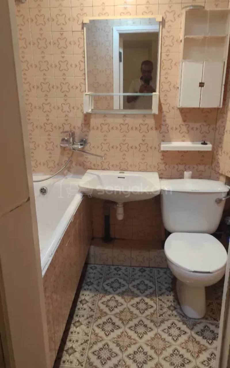3 Սենյականոց Բնակարան Քարե Շենքում, 73քմ, 2/5 հարկ, Նորմալ Վիճակում