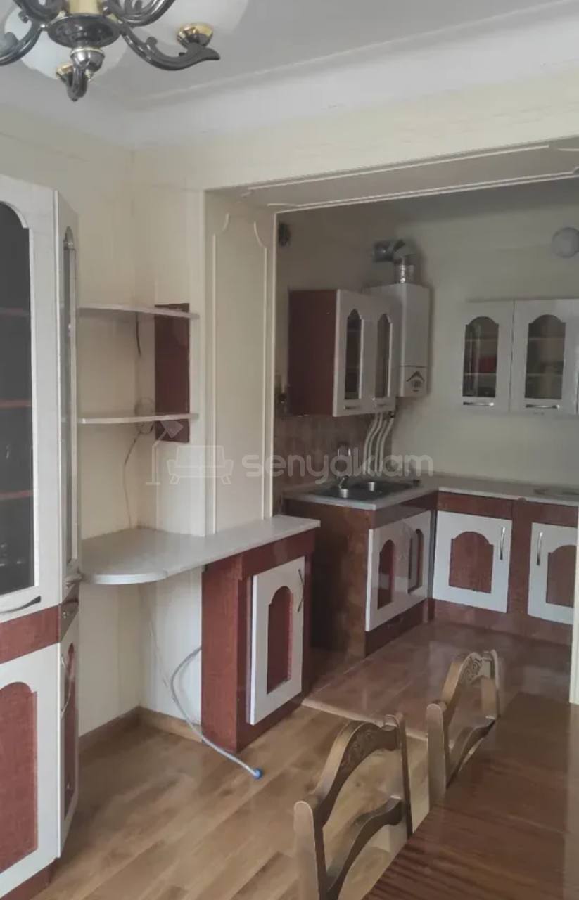 3 Սենյականոց Բնակարան Քարե Շենքում, 73քմ, 2/5 հարկ, Նորմալ Վիճակում