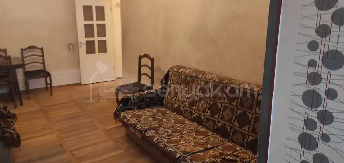 3 Սենյականոց Բնակարան Քարե Շենքում, 73քմ, 2/5 հարկ, Նորմալ Վիճակում
