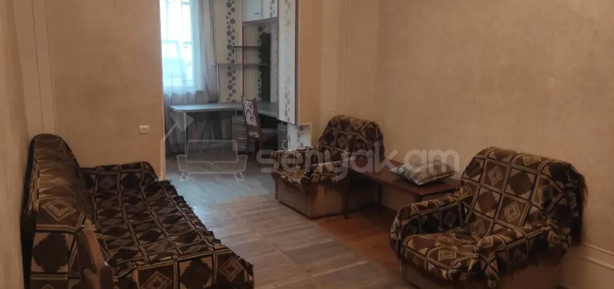 3 Սենյականոց Բնակարան Քարե Շենքում, 73քմ, 2/5 հարկ, Նորմալ Վիճակում
