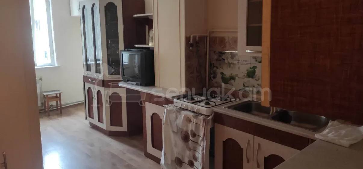 3 Սենյականոց Բնակարան Քարե Շենքում, 73քմ, 2/5 հարկ, Նորմալ Վիճակում