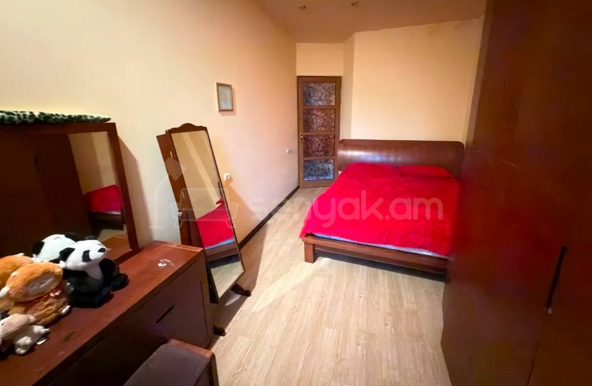 3 Սենյականոց Բնակարան Քարե Շենքում, 95քմ, 4/5 հարկ, Կապիտալ Վերանորոգված