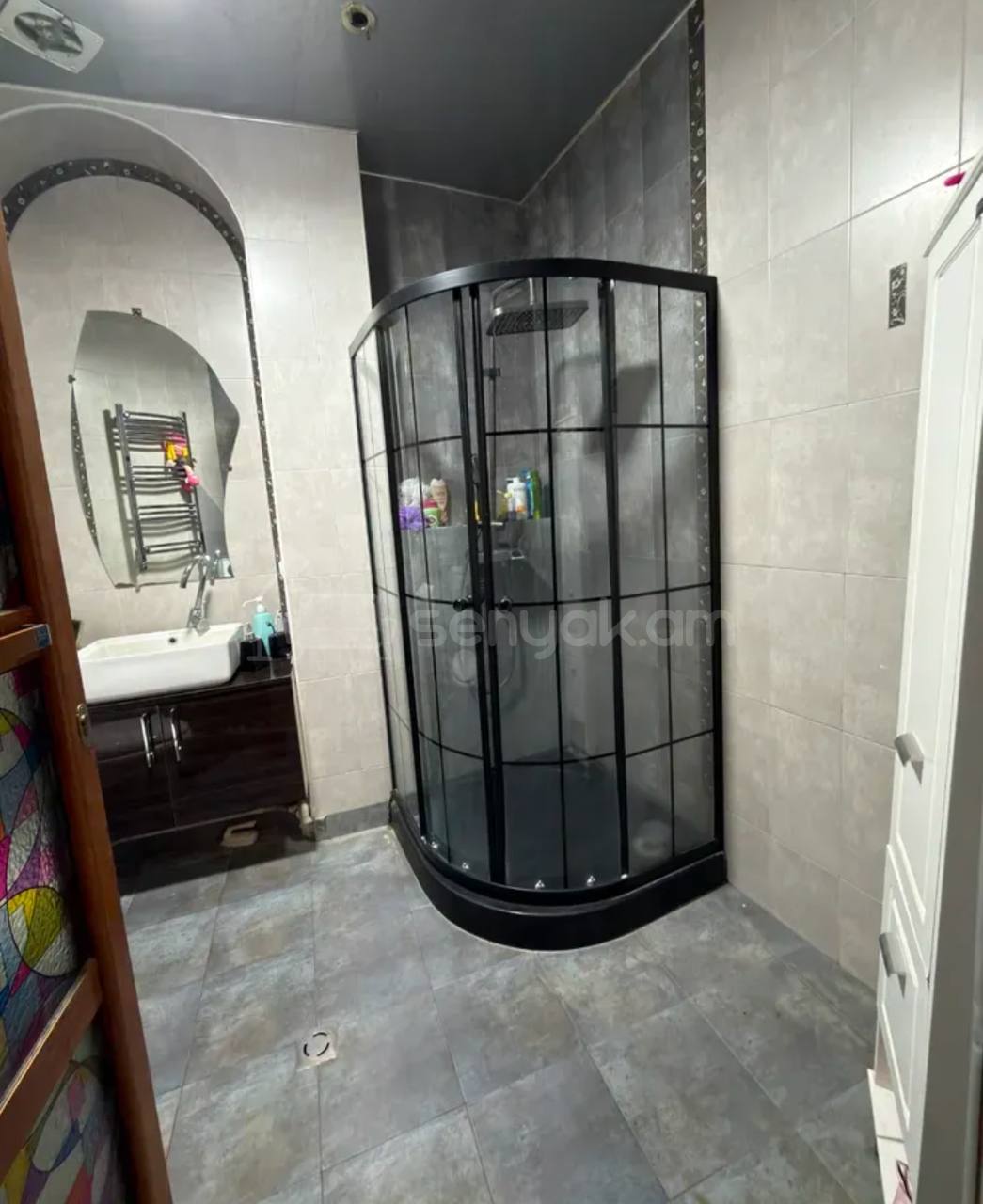 3 Սենյականոց Բնակարան Քարե Շենքում, 95քմ, 4/5 հարկ, Կապիտալ Վերանորոգված