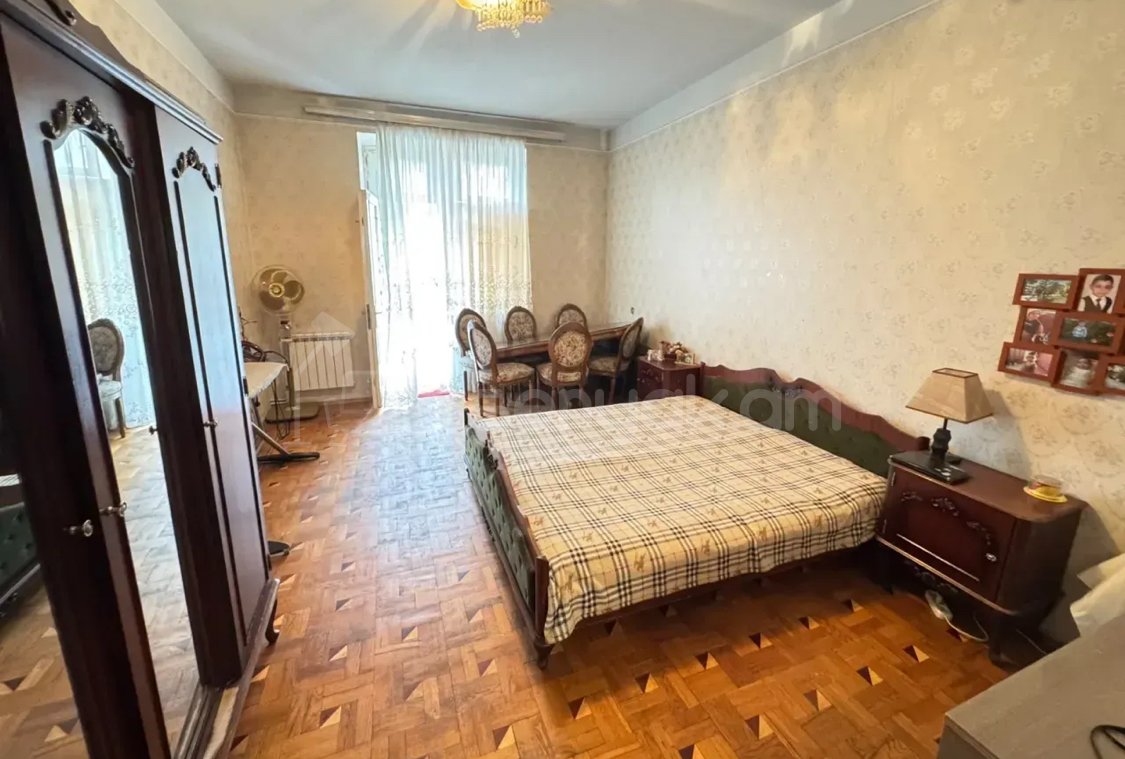 3 Սենյականոց Բնակարան Քարե Շենքում, 94քմ, 3/5 հարկ, Պետական Վիճակում