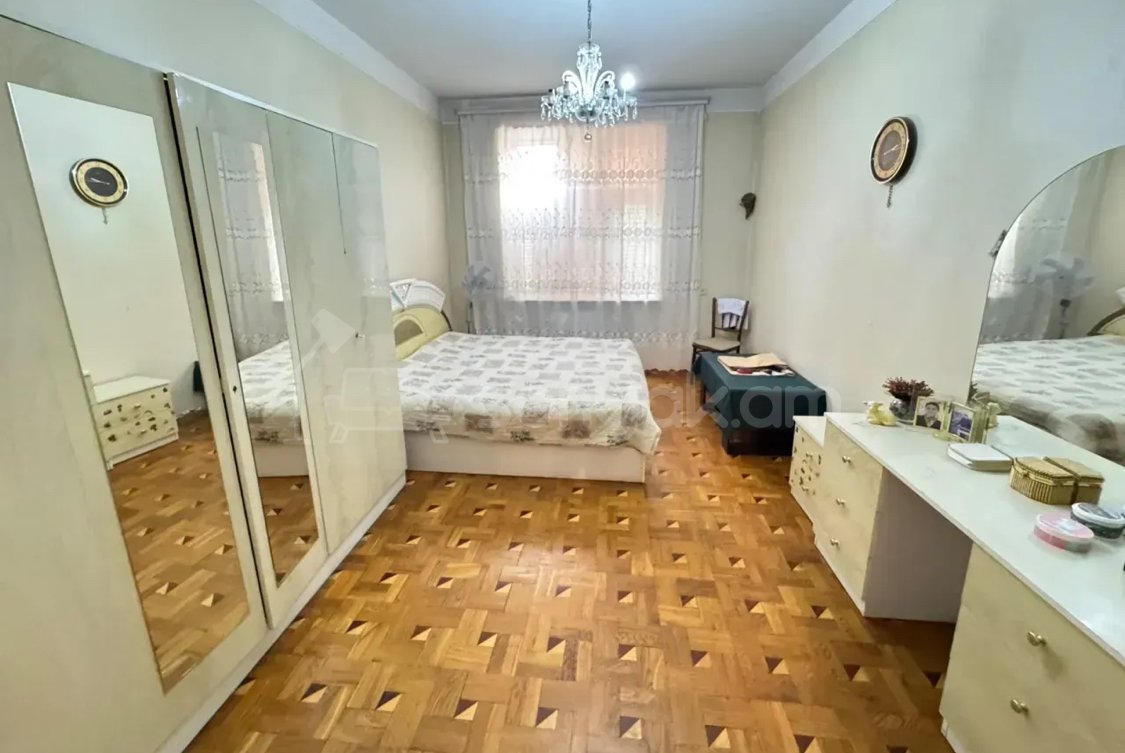 3 Սենյականոց Բնակարան Քարե Շենքում, 94քմ, 3/5 հարկ, Պետական Վիճակում