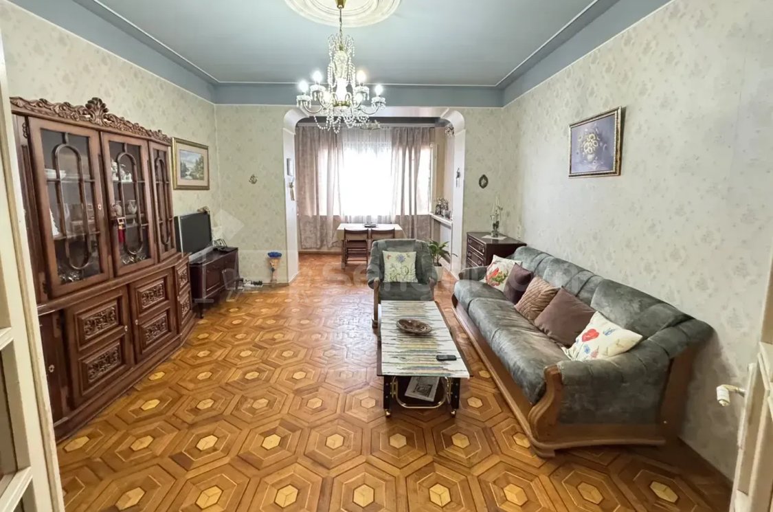 3 Սենյականոց Բնակարան Քարե Շենքում, 94քմ, 3/5 հարկ, Պետական Վիճակում