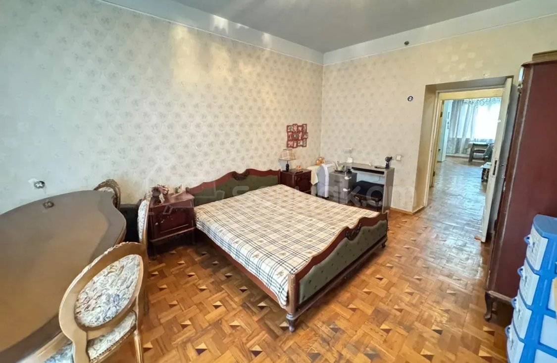 3 Սենյականոց Բնակարան Քարե Շենքում, 94քմ, 3/5 հարկ, Պետական Վիճակում