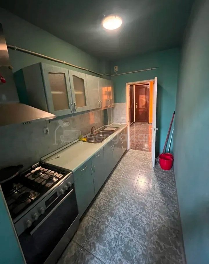 2 Սենյականոց Բնակարան Քարե Շենքում, 49քմ, 3/7 հարկ, Նորմալ Վիճակում
