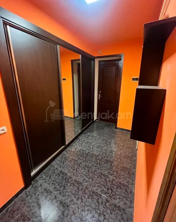 2 Սենյականոց Բնակարան Քարե Շենքում, 49քմ, 3/7 հարկ, Նորմալ Վիճակում